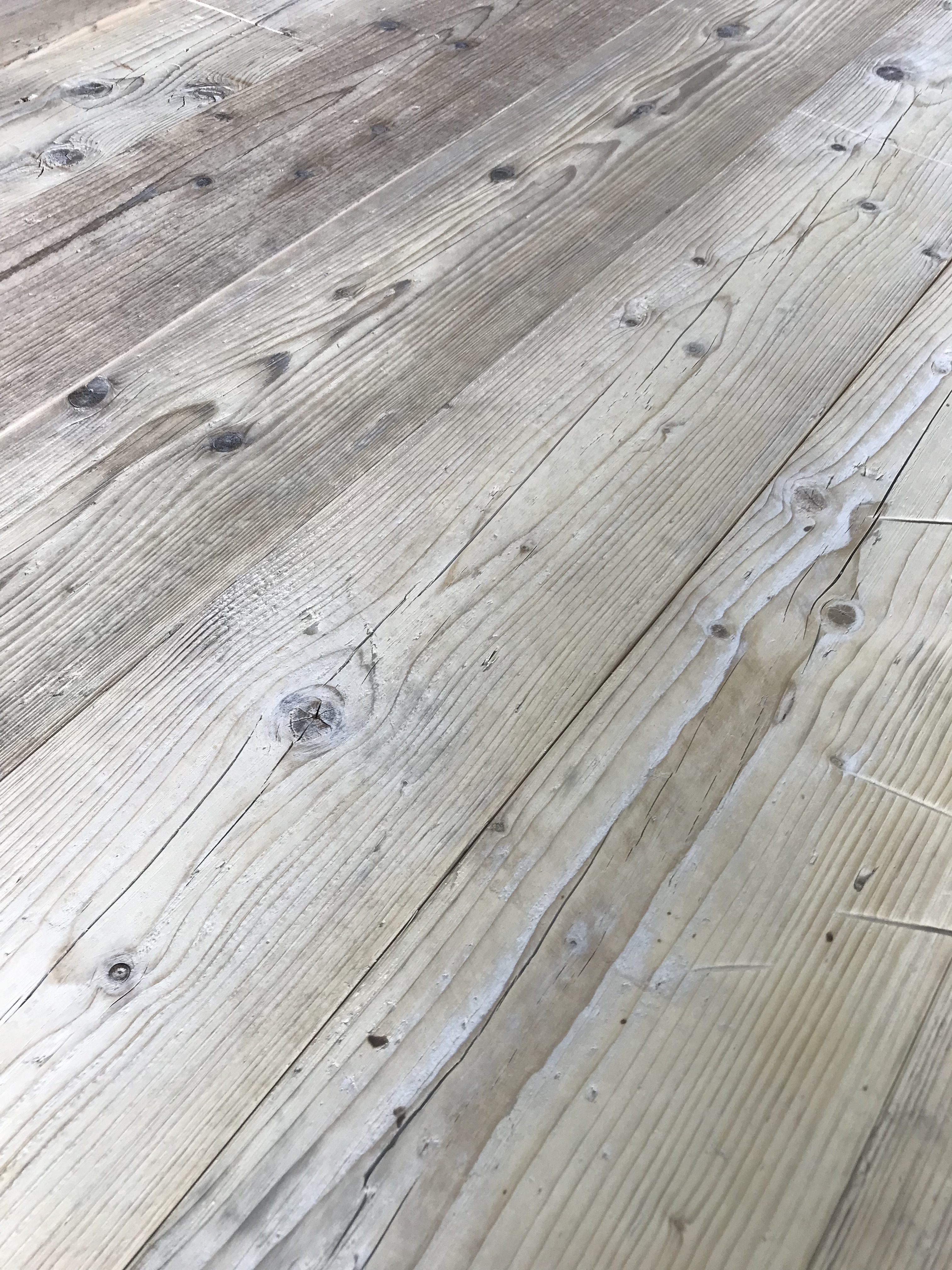 Mid Century Pine Unfinished Reclaimed Wood Flooring Solid Wood